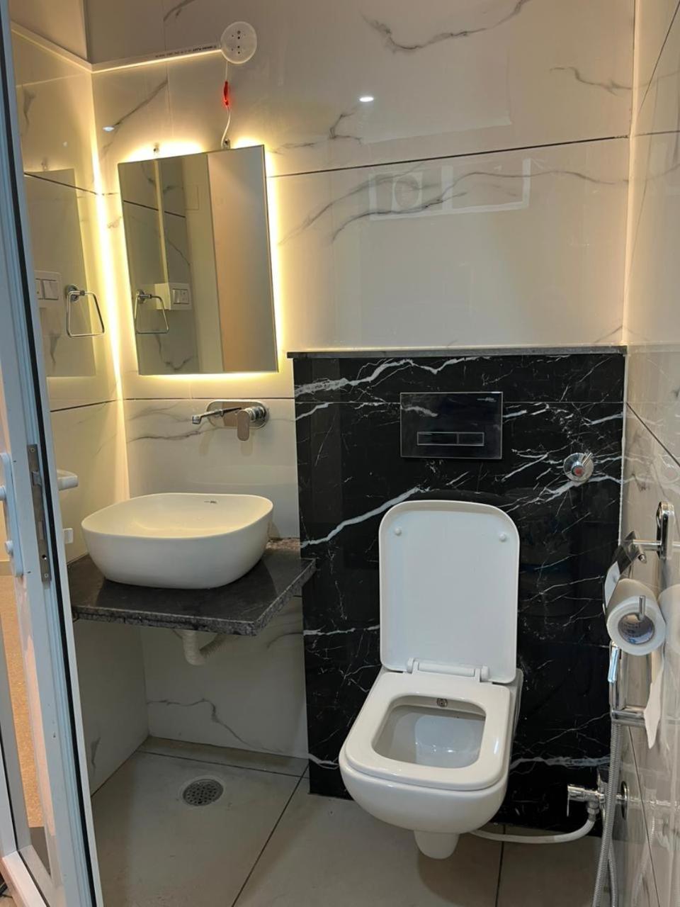 Hotel Grand Safari Kotdwāra Zewnętrze zdjęcie