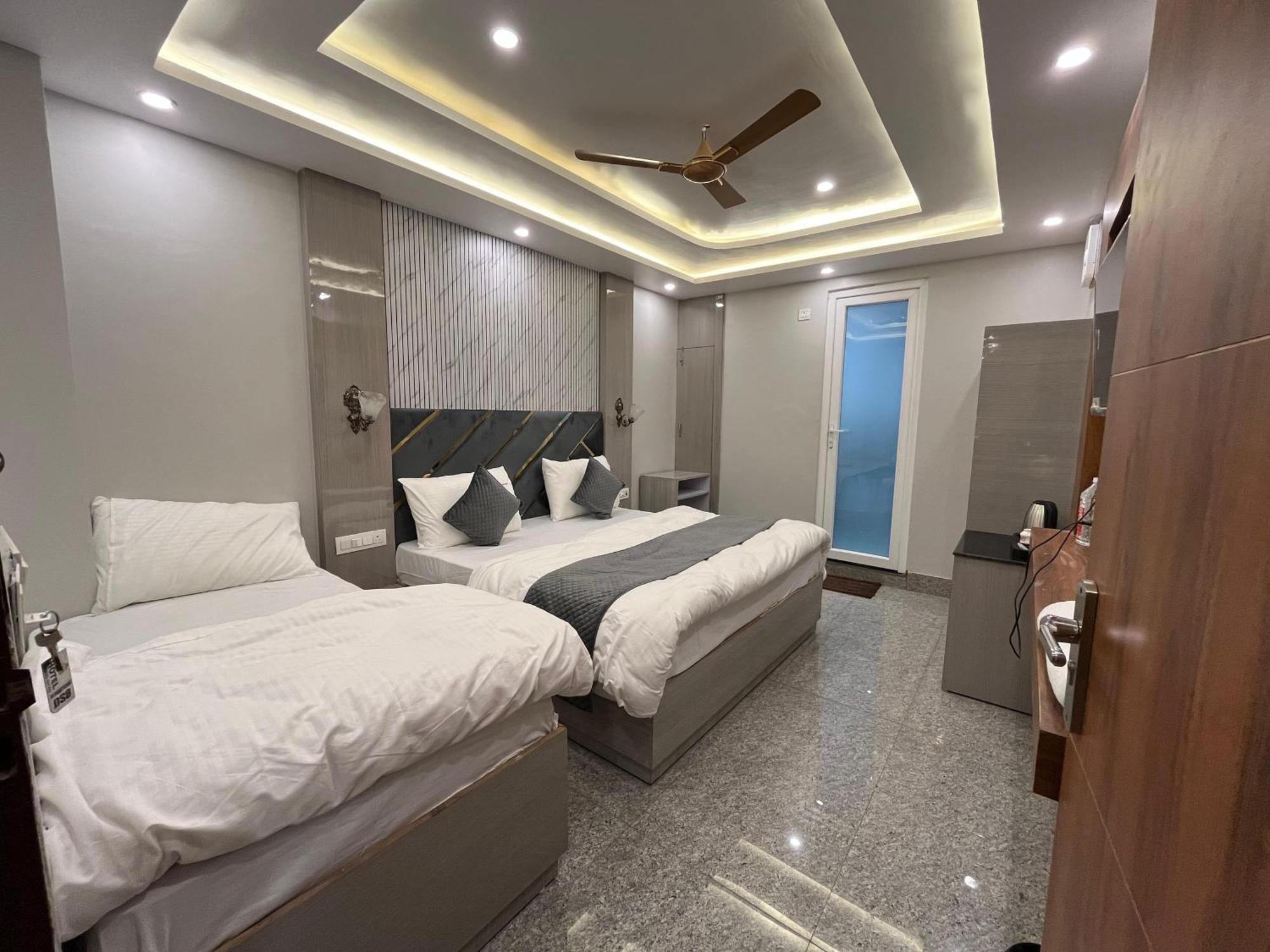 Hotel Grand Safari Kotdwāra Zewnętrze zdjęcie