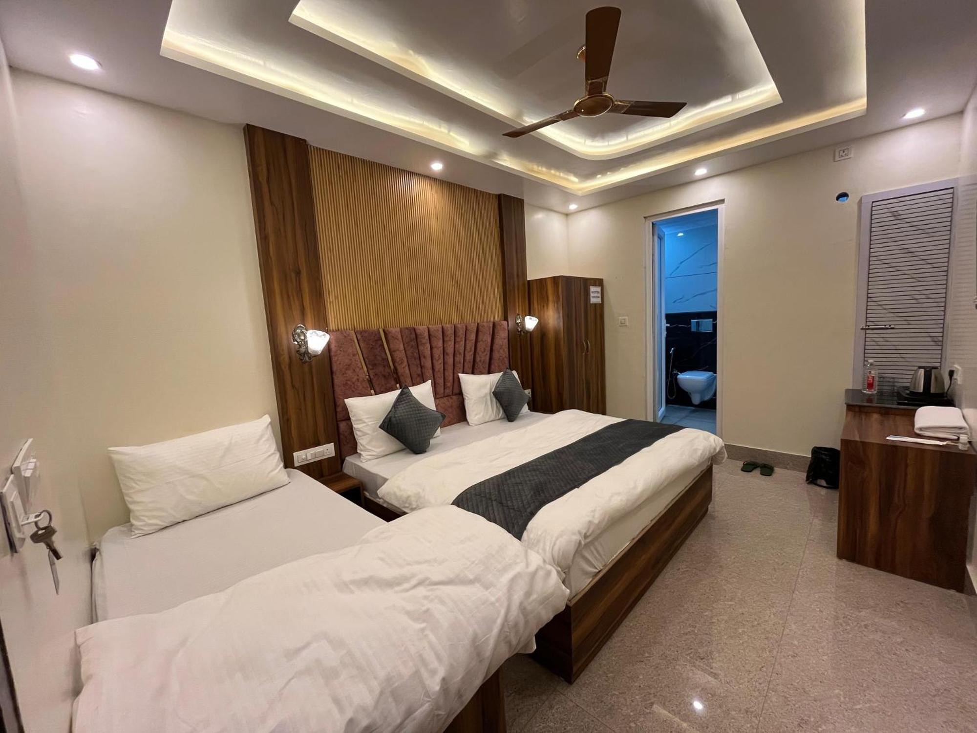 Hotel Grand Safari Kotdwāra Zewnętrze zdjęcie
