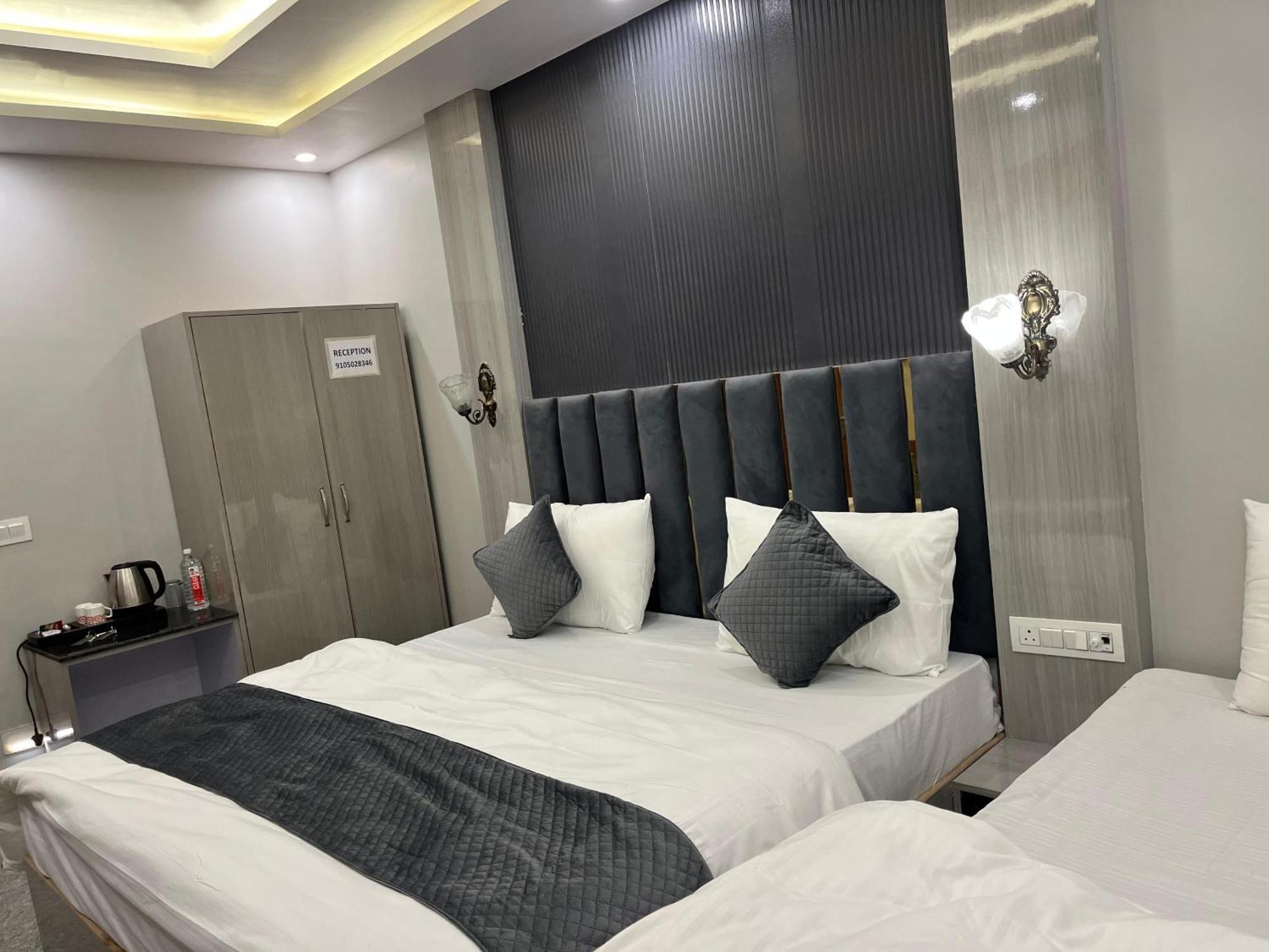 Hotel Grand Safari Kotdwāra Zewnętrze zdjęcie